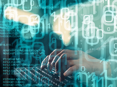 Eine Person tippt auf einer Tastatur, umgeben von Binärcode und Programmieranweisungen.